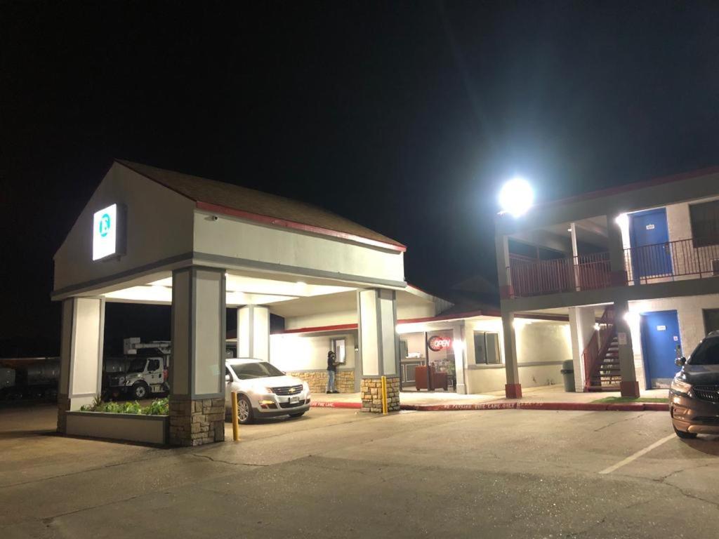 Executive Inn & Suites Beaumont Esterno foto